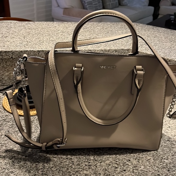 Like new, Nine West hand bag - Picture 5 of 5